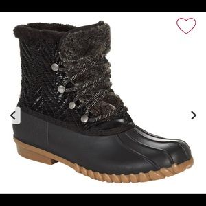 BareTraps Duck Boots “Flash”